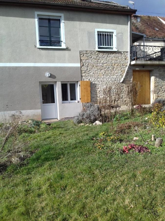 Agréable chambre meublée, vue sur la vallée de l'Auxois Villy-en-Auxois Extérieur photo